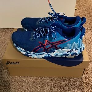 ASICS Gel-Noosa Tri 13
Boston Marathon Edition (2021) 8.5